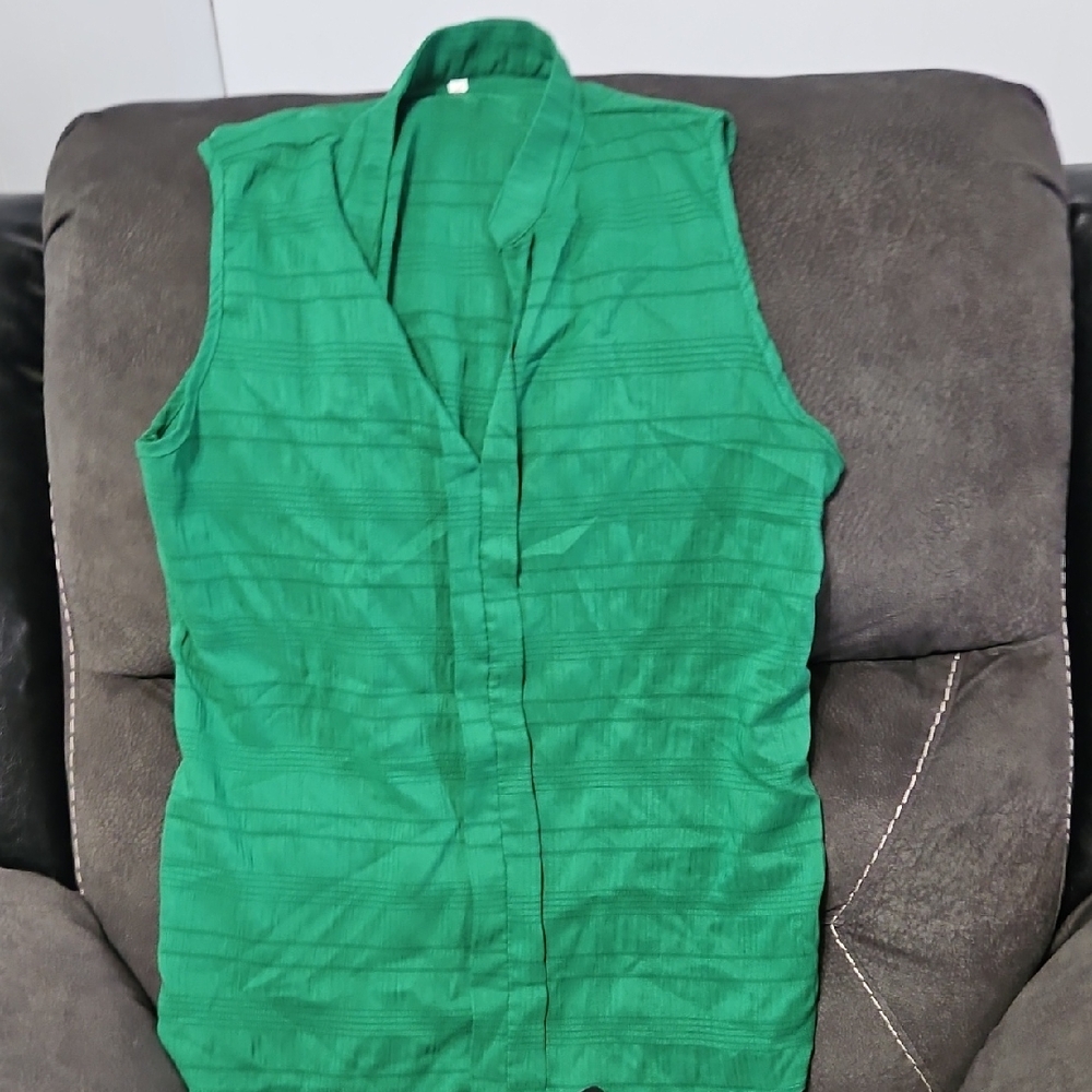 Green Fitted Button Down Blouse with Mandarin Collar